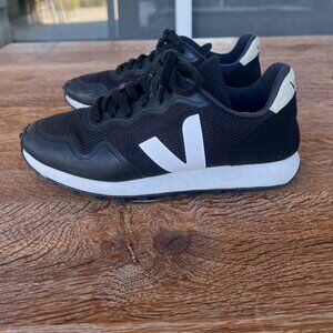 VEJA SDU Mesh Runner Sneakers